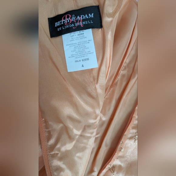 Beautiful Vintage Tangerine Gown with Gold Florals - Picture 13 of 17